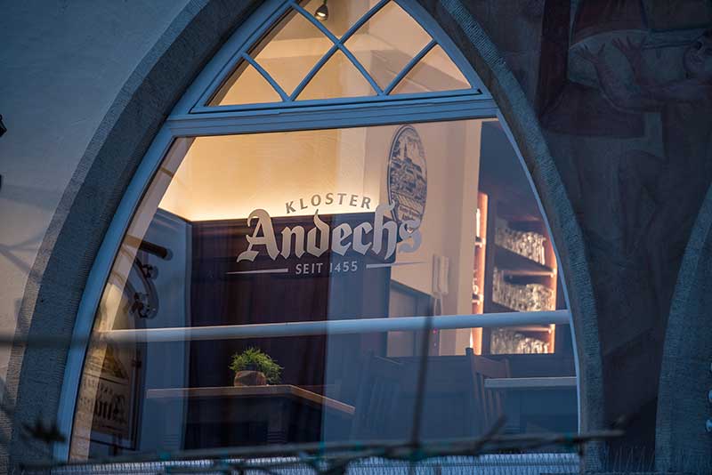 Biergarten 3D Äffchen Schräg von unten